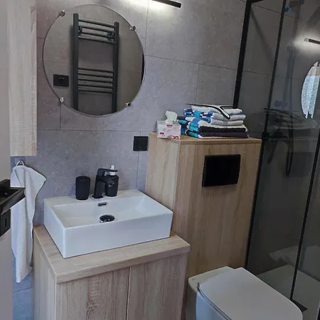 Διαμέρισμα Little Tiny Village Haus 4 *