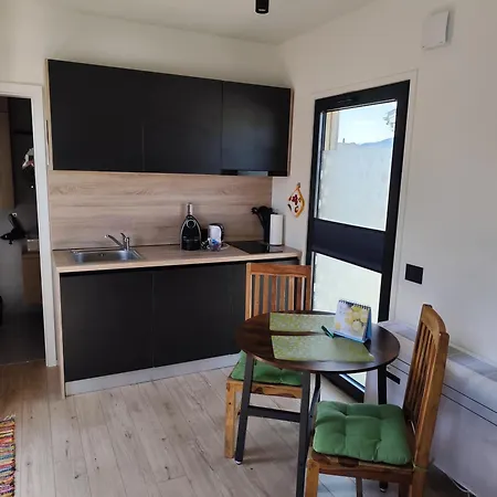 Little Tiny Village Haus 4 Apartment *