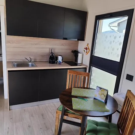 Διαμέρισμα Little Tiny Village Haus 4 *